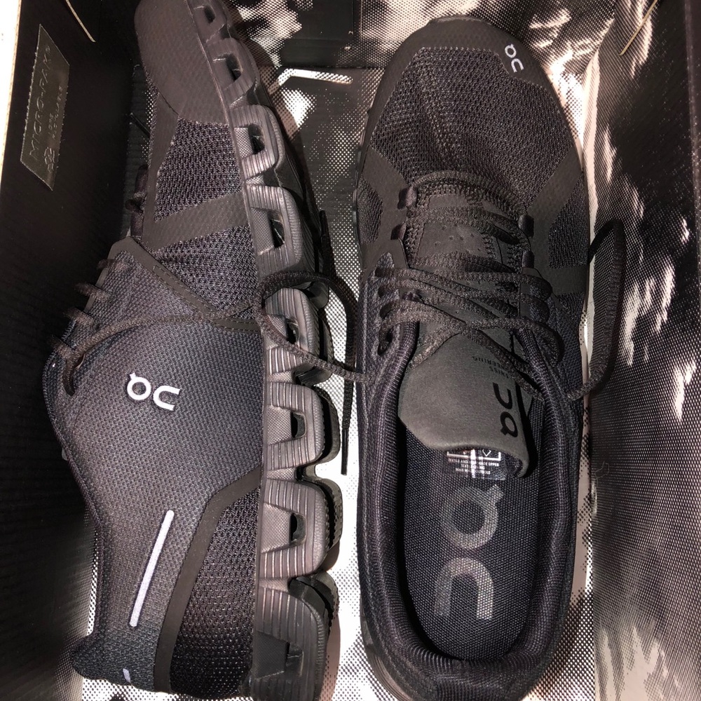 On Cloud running shoes black
